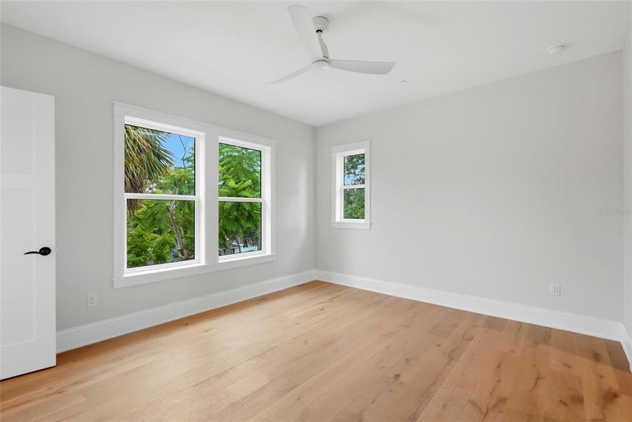 Spacious, unfurnished interior of a new home in , St. Petersburg (Image 32).