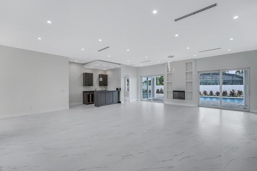 Spacious, unfurnished interior of a new home in , Lake Worth (Image 42).