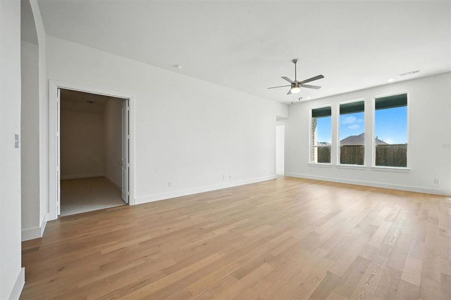 Spacious, unfurnished interior of a new home in Thompson Farms: 60ft. lots, Van Alstyne (Image 28). Spacious, unfurnished interior of a new home in Thompson Farms: 60ft. lots, Van Alstyne (Image 28).