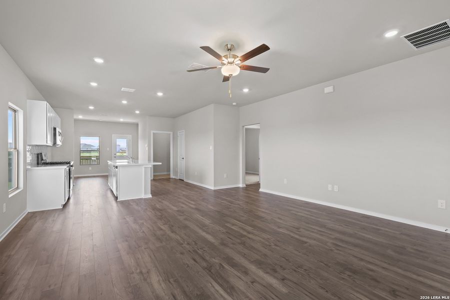 Spacious, unfurnished interior of a new home in The Parklands, Schertz (Image 21).