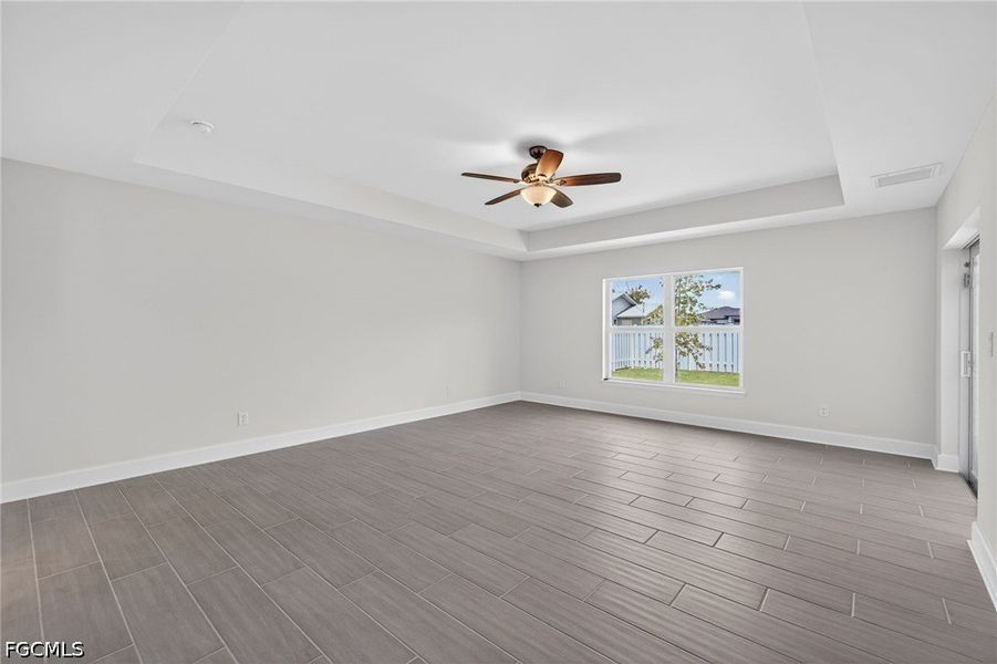 Spacious, unfurnished interior of a new home in Cape Coral, Cape Coral (Image 32).