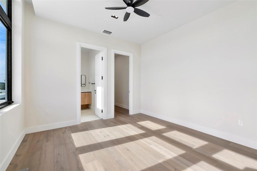 Spacious, unfurnished interior of a new home in , Plantation (Image 38).