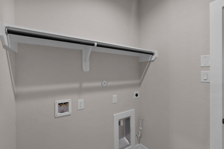 Spacious, unfurnished interior of a new home in Morton Creek Ranch, Katy (Image 9).