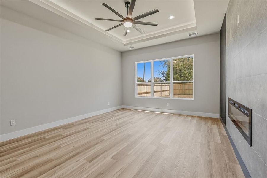 Spacious, unfurnished interior of a new home in , Dallas (Image 16).