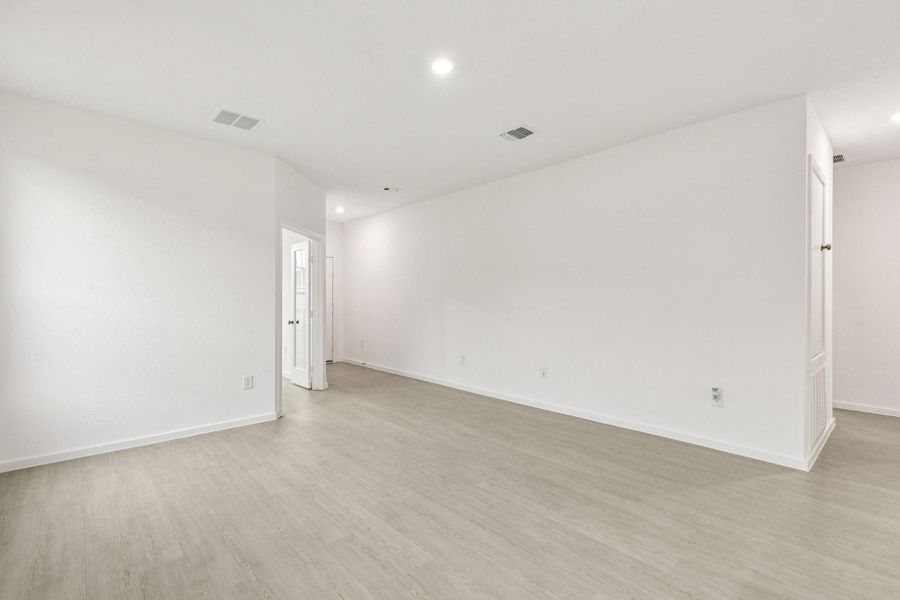 Spacious, unfurnished interior of a new home in Windcress, Cove (Image 26).