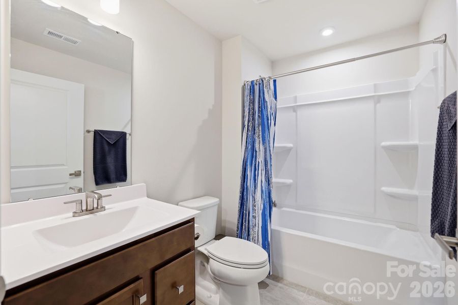 Full bath convenient to both secondary bedrooms