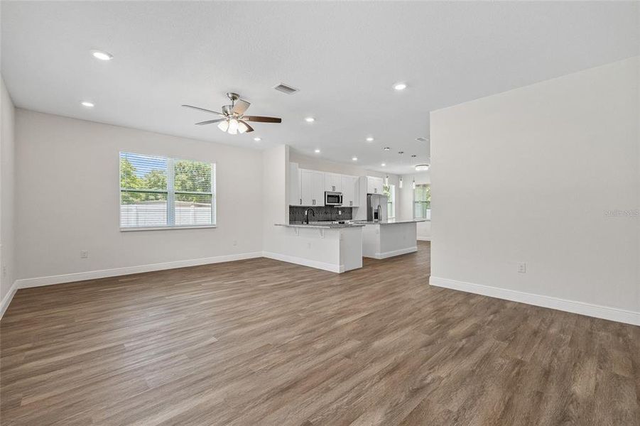 Spacious, unfurnished interior of a new home in , Tampa (Image 37).