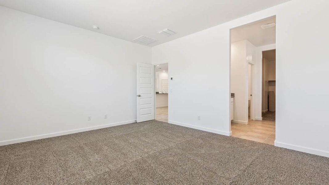 Spacious, unfurnished interior of a new home in Sorrento, Maricopa (Image 11).