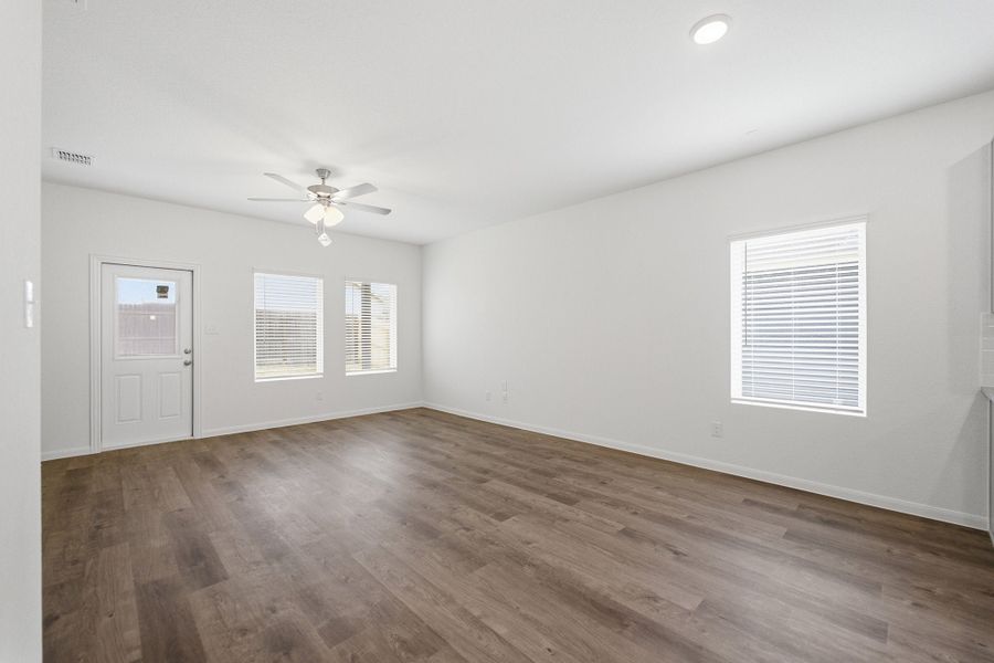 Spacious, unfurnished interior of a new home in Notting Hill, Converse (Image 16).