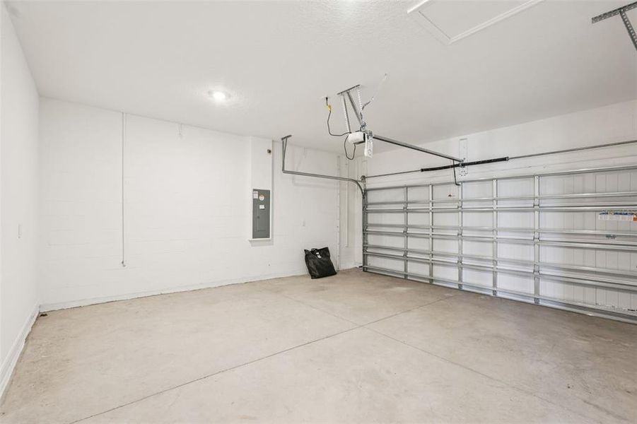 Spacious, unfurnished interior of a new home in Oakfield Trails, Parrish (Image 23).