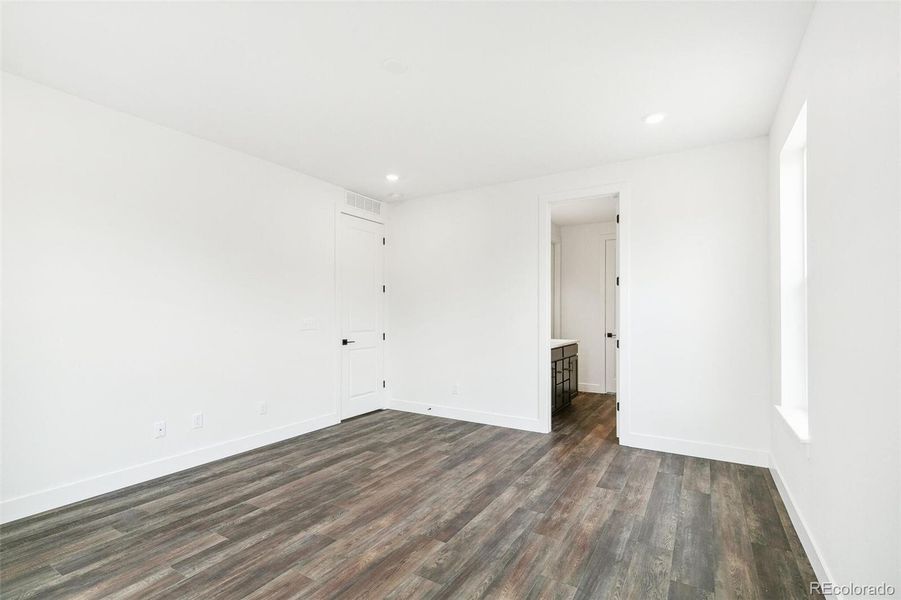 Spacious, unfurnished interior of a new home in Terrain Oak Valley, Castle Rock (Image 33).