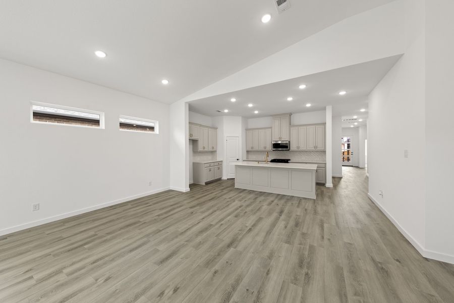 Spacious, unfurnished interior of a new home in Willow Grove, Melissa (Image 21).