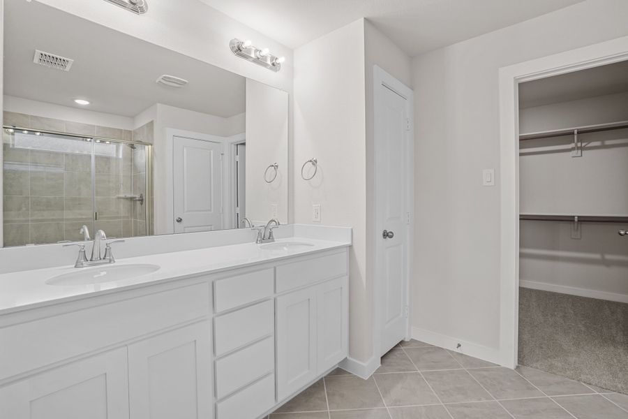 Representative furnished interior of a home built from the Waterford III by Cheldan Homes in Stoneview, Glen Rose (Image 13).