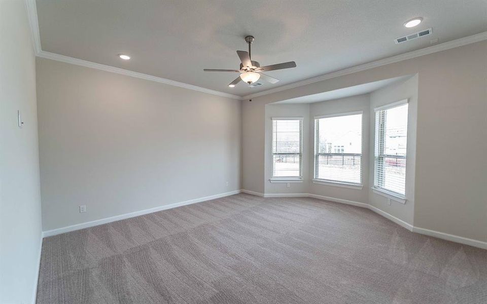 Spacious, unfurnished interior of a new home in Heath Golf & Yacht Club, Forney (Image 24).