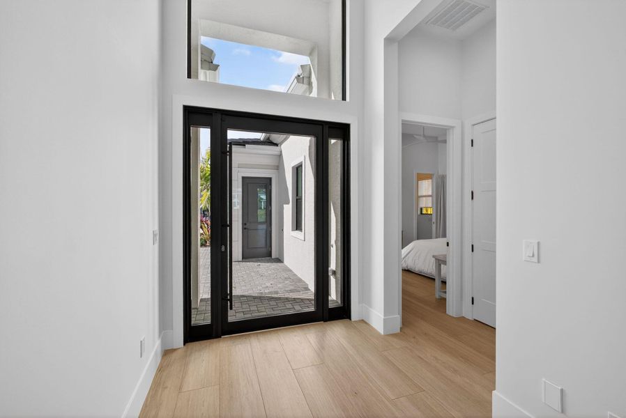 Spacious, unfurnished interior of a new home in , Palm Beach Gardens (Image 22).