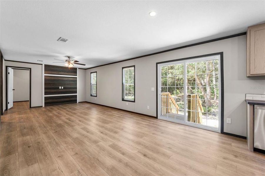 Spacious, unfurnished interior of a new home in , Dunnellon (Image 22).