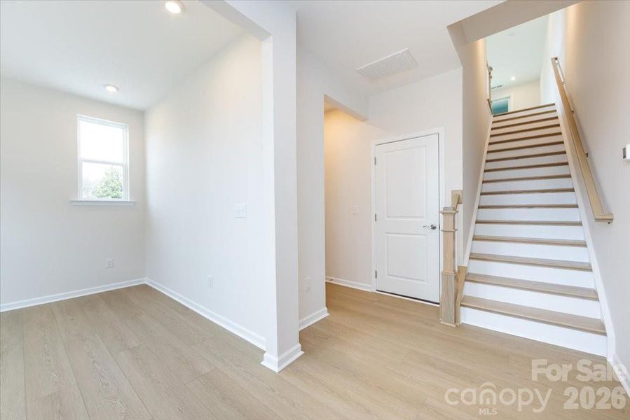 Oak box stairs with open rails
