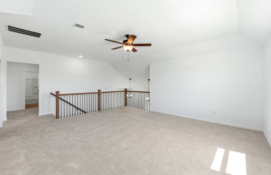 Spacious, unfurnished interior of a new home in Crescent Bluff, Georgetown (Image 30).