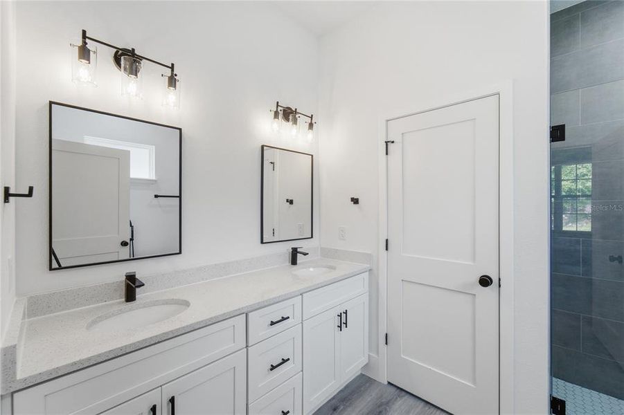 Furnished interior view inside a new home in , Dunnellon (Image 16).
