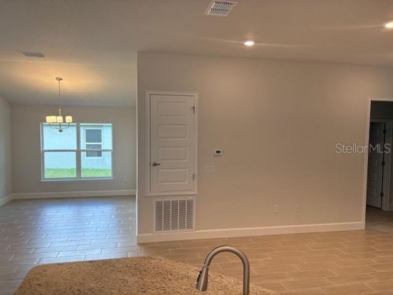 Spacious, unfurnished interior of a new home in Juliette Falls, Dunnellon (Image 5).