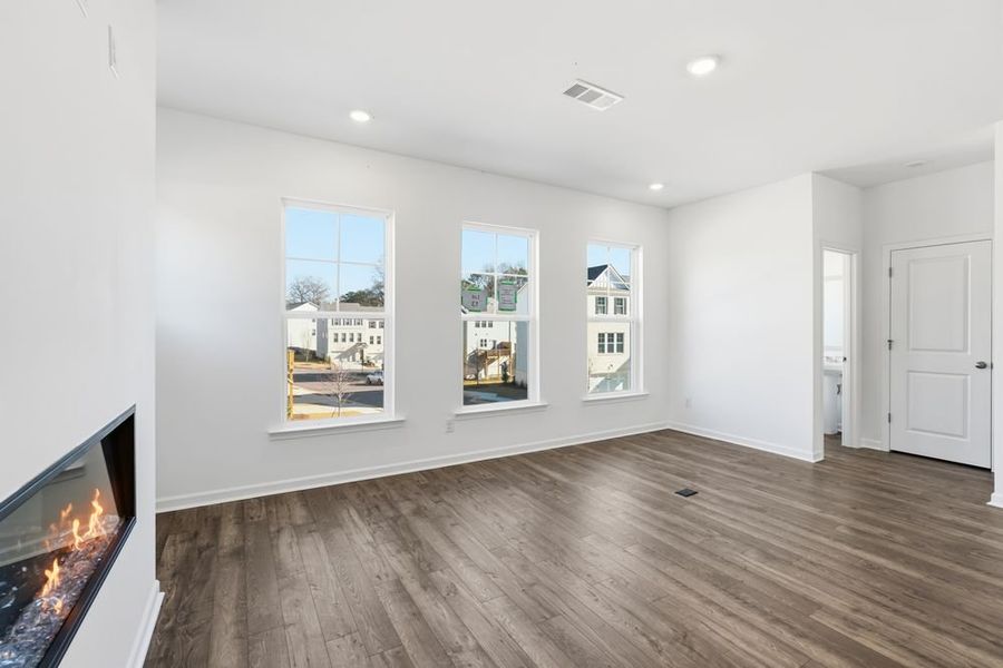 Spacious, unfurnished interior of a new home in Somerset at Veterans Memorial, Mableton (Image 14).