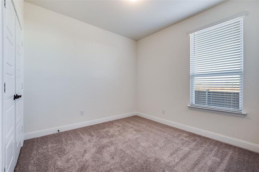 Spacious, unfurnished interior of a new home in Eagle Creek, Denton (Image 17).