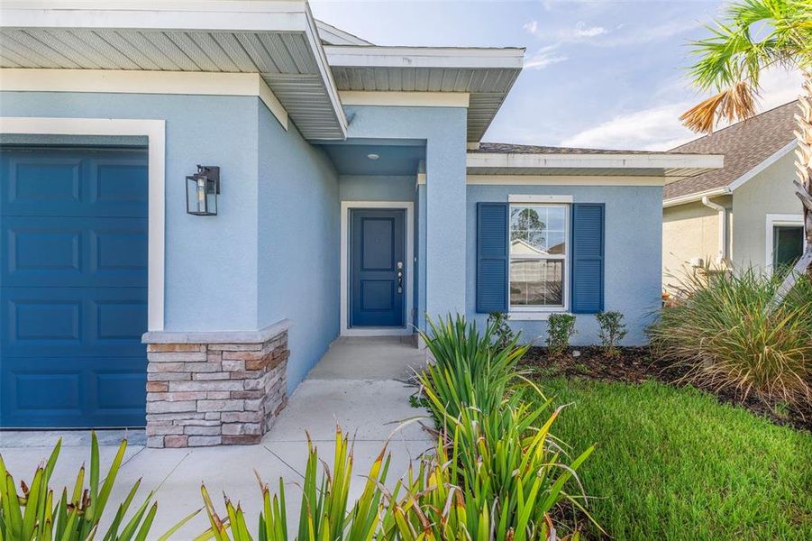 Exterior details and patio area of a home in , Port Charlotte (Image 23).