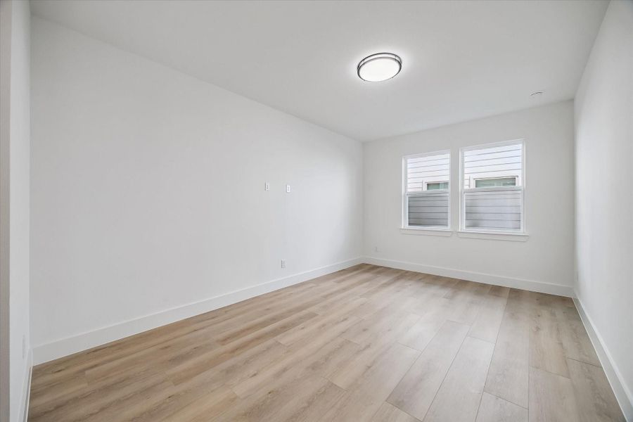 Spacious, unfurnished interior of a new home in , Houston (Image 16).