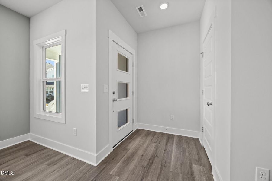 Foyer - Yin & Yang Interior