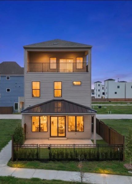 Exterior details and patio area of a home in Spring Valley Creek, Houston (Image 5).