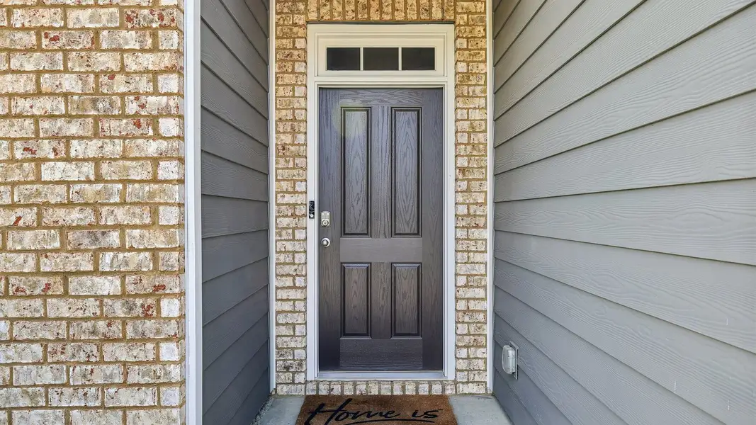 Exterior details and patio area of a home in Savannah Lakes, Lewisburg (Image 2).