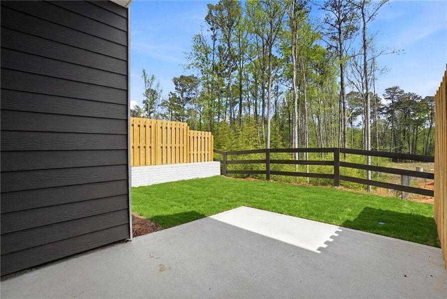 Exterior details and patio area of a home in Concord Oaks, Powder Springs (Image 3).