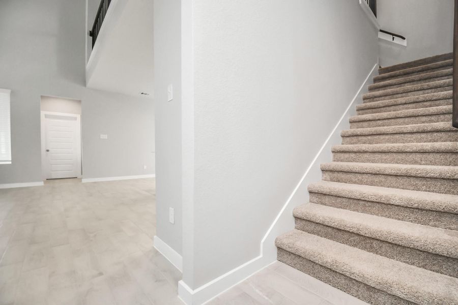 Spacious, unfurnished interior of a new home in Olympia Fields, Fresno (Image 37).