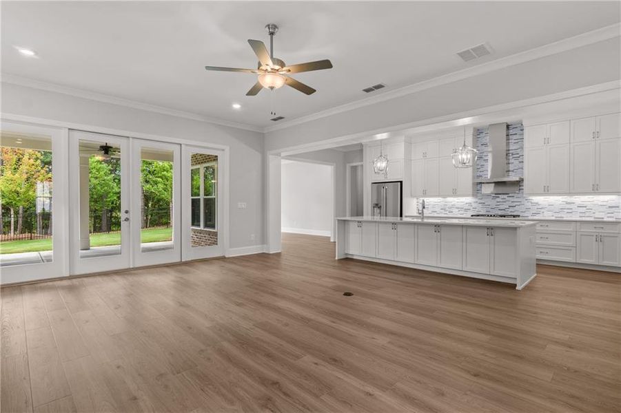 Spacious, unfurnished interior of a new home in Bellwyn, Johns Creek (Image 8).