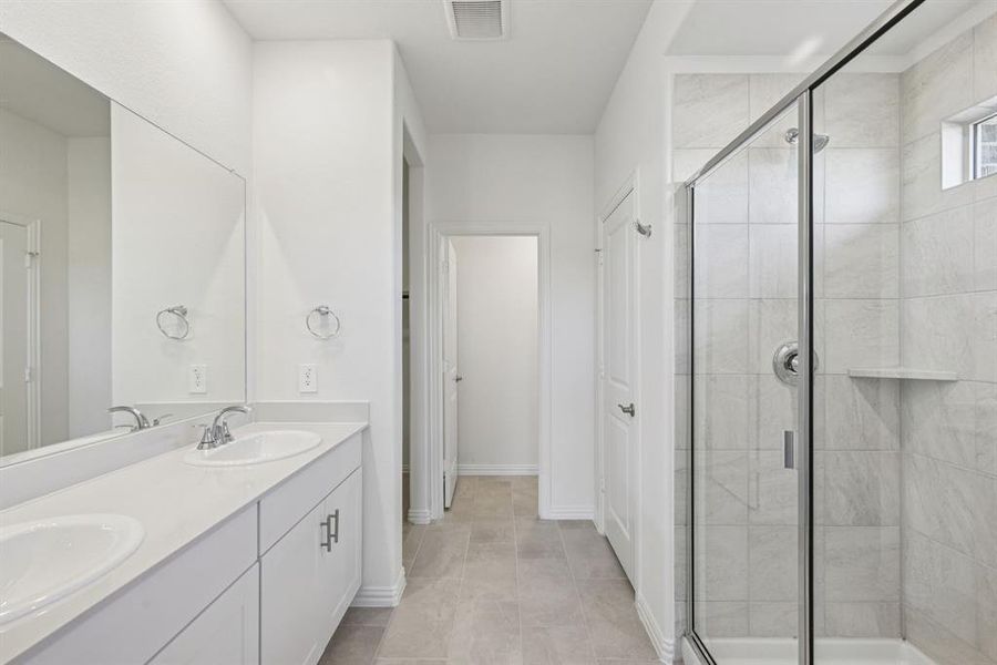 Furnished interior view inside a new home in Westmoor, Sherman (Image 12).