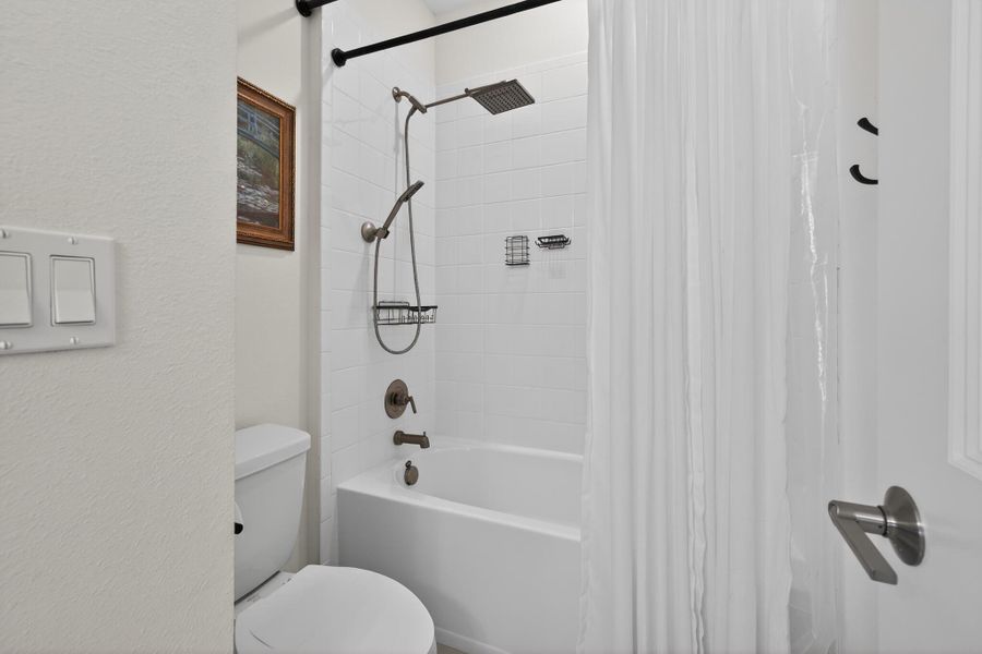 51_11870_SW_Macelli_Wy-Bathroom-0647