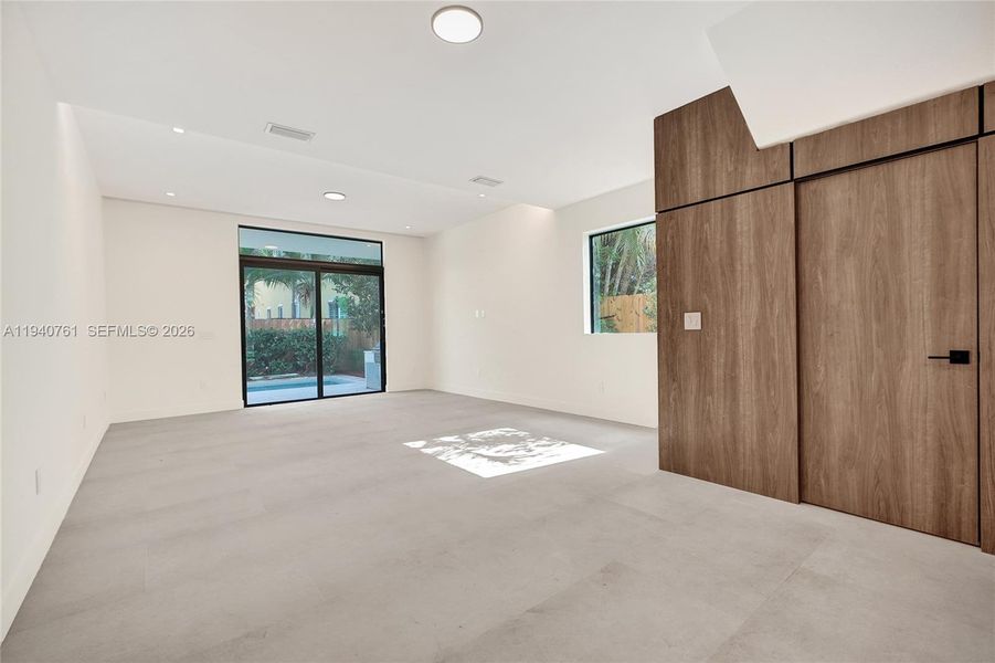 Spacious, unfurnished interior of a new home in , Miami (Image 24).