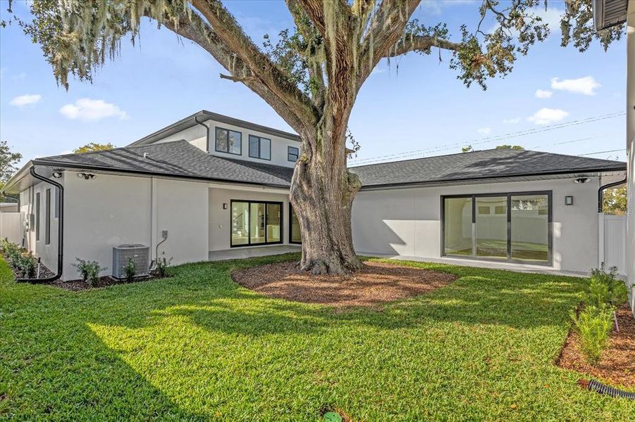 Exterior details and patio area of a home in , Orlando (Image 36).