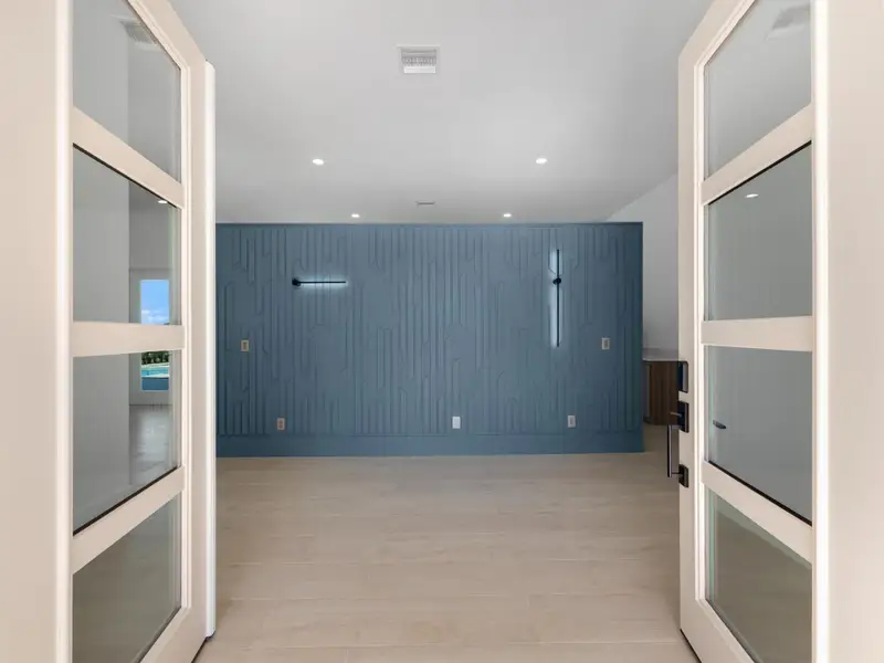 Image 87 of a home in .