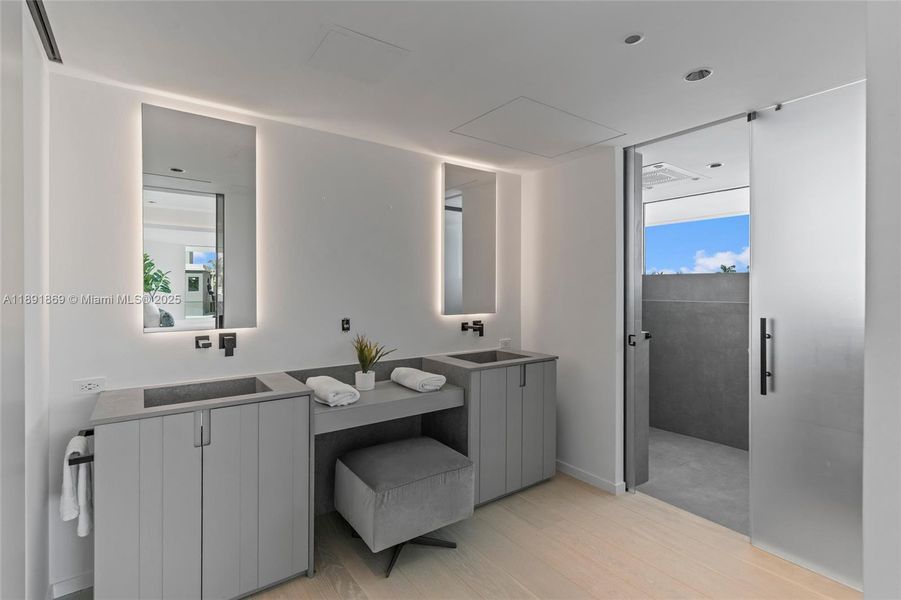 Furnished interior view inside a new home in , Fort Lauderdale (Image 13).