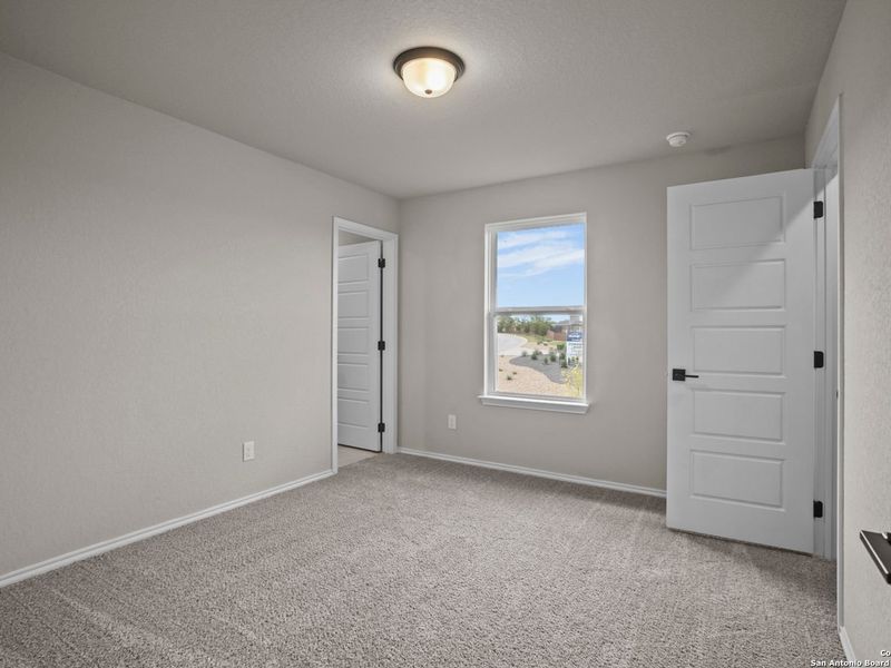 Spacious, unfurnished interior of a new home in Comanche Ridge, San Antonio (Image 36).