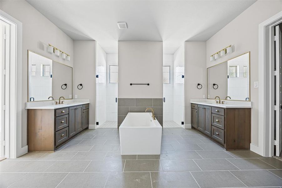 Furnished interior view inside a new home in Waterfall Ranch - 1 Acre Lots, Waxahachie (Image 8). Furnished interior view inside a new home in Waterfall Ranch - 1 Acre Lots, Waxahachie (Image 8).