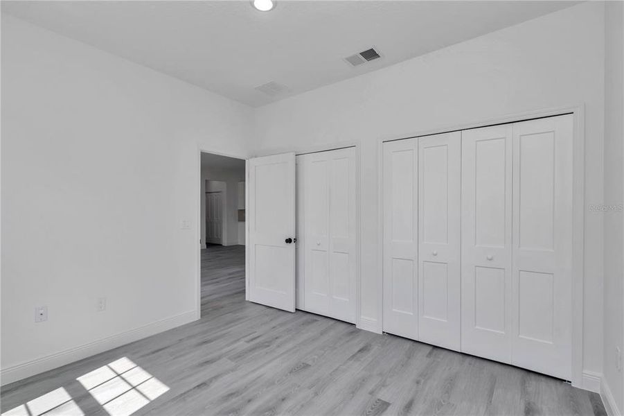 Spacious, unfurnished interior of a new home in , Citrus Springs (Image 12).