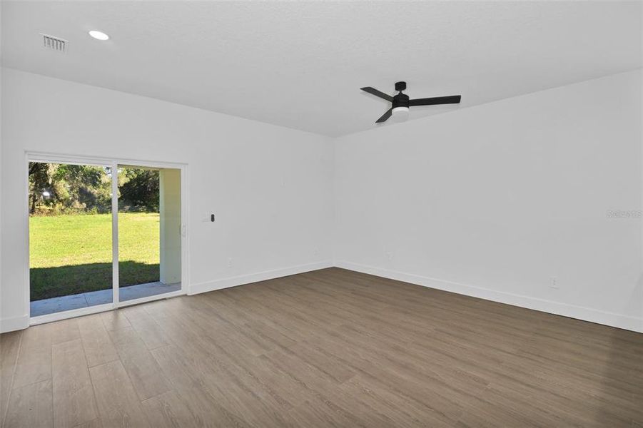 Spacious, unfurnished interior of a new home in , Dunnellon (Image 35).