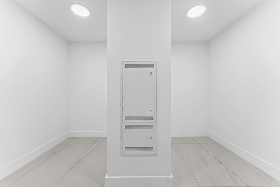 Spacious, unfurnished interior of a new home in , Fort Lauderdale (Image 22). Spacious, unfurnished interior of a new home in , Fort Lauderdale (Image 22).