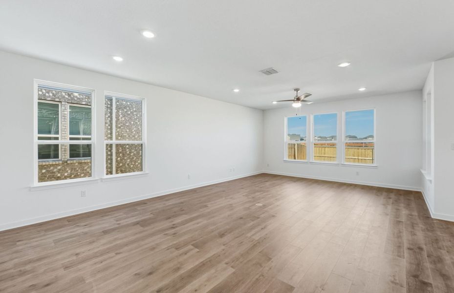 Spacious, unfurnished interior of a new home in Sunfield, Buda (Image 44).