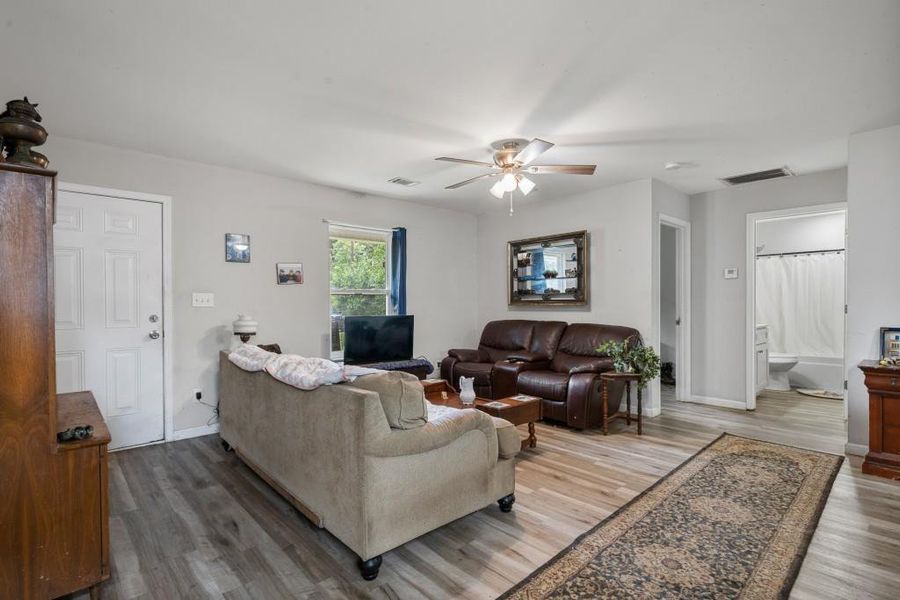 Image 6 of a home in . Image 6 of a home in .