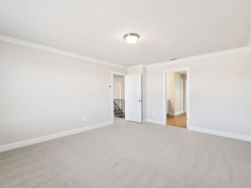 Spacious, unfurnished interior of a new home in River Pointe, Monroe (Image 15).