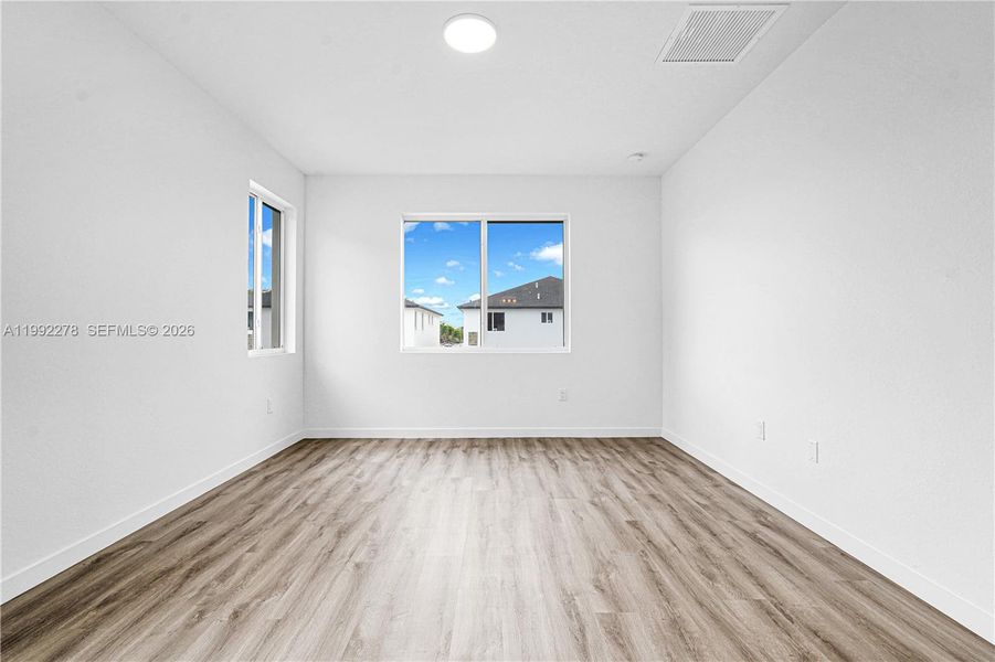 Spacious, unfurnished interior of a new home in , Miami (Image 76).