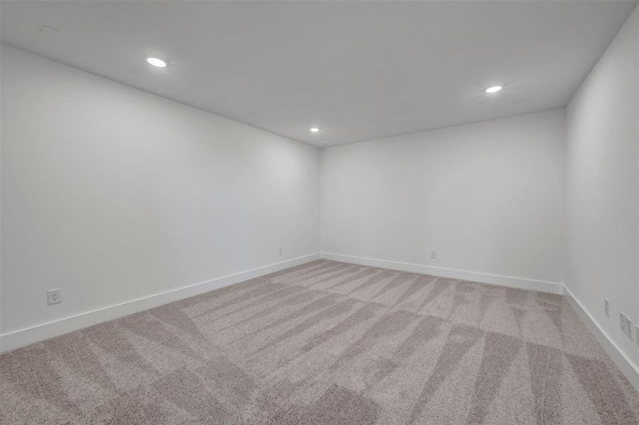 Spacious, unfurnished interior of a new home in Chaparral Park, Oak Point (Image 22).